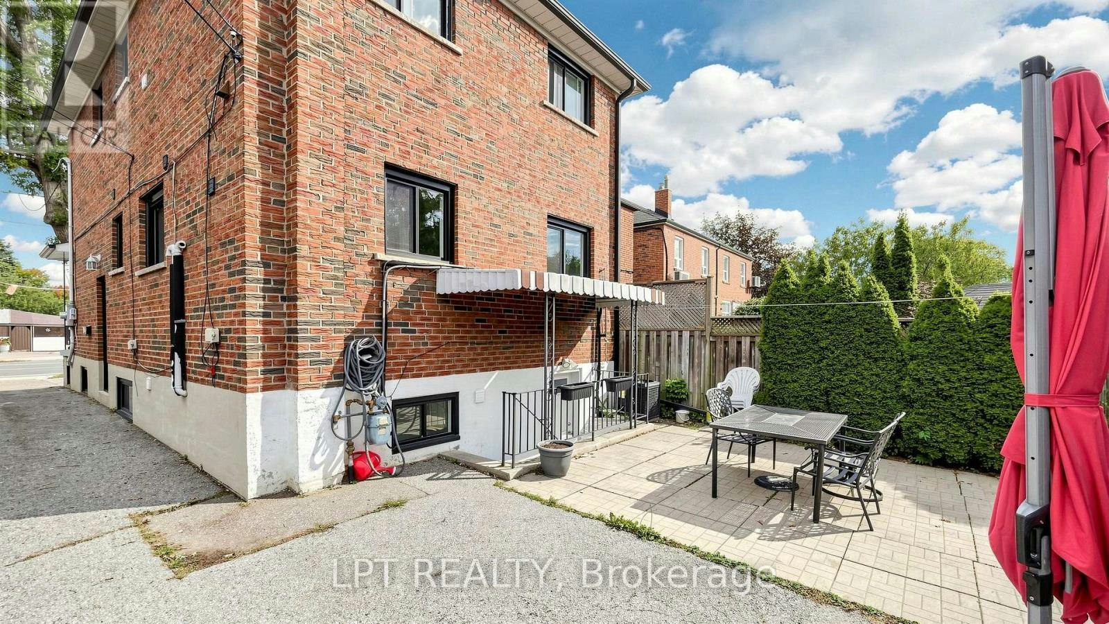 MAIN Floor 477 Cosburn Apt Avenue, Toronto, ON, M4J 2N6 - 34