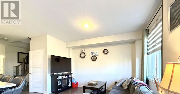 35 Vanilla Trail, Thorold, ON, L2V 0K6 - 5