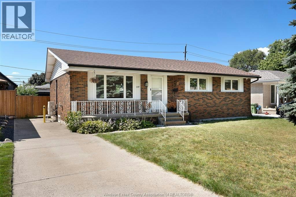 1237 Homedale, Windsor, ON, N8S 2T6