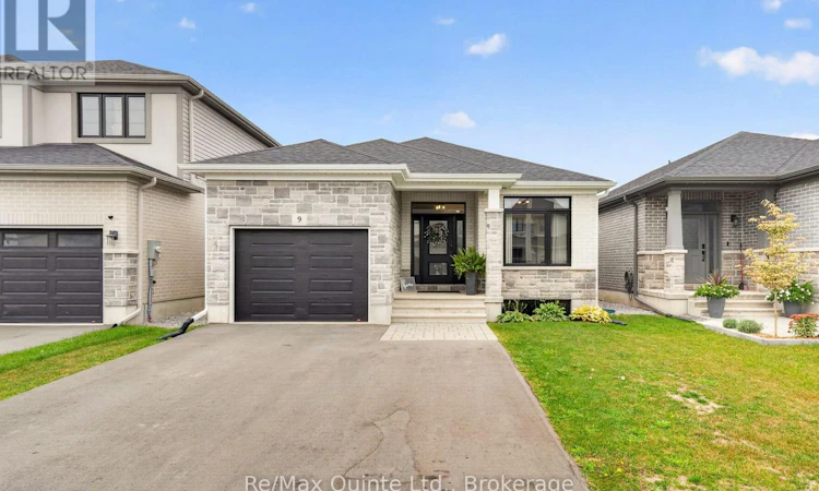 9 Peace River Street