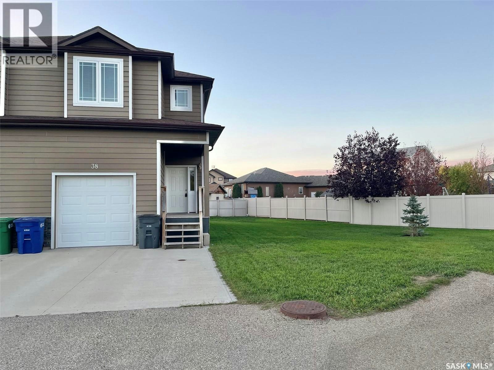 38 Mckenzie Lane, White City, SK, S4L 0B2