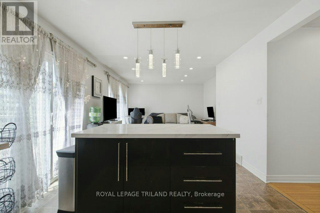 270 Leaksdale Circle SOUTH, London, ON, N6M 1K3 - 17