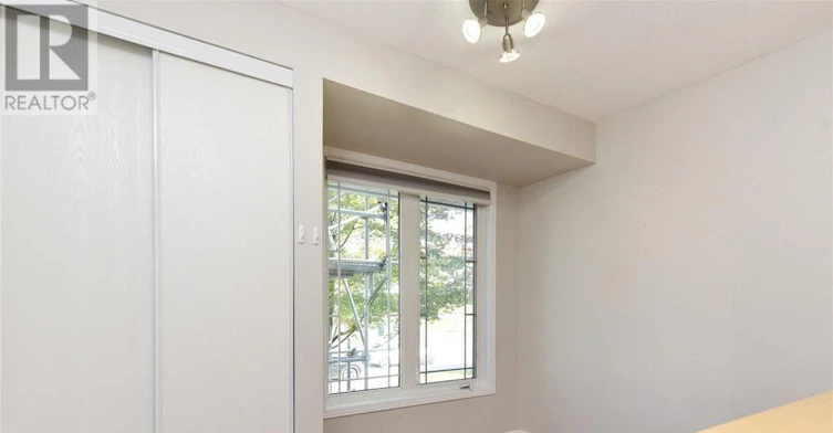 386 Crownridge Drive, Ottawa, ON, K2M 3A4 - 4
