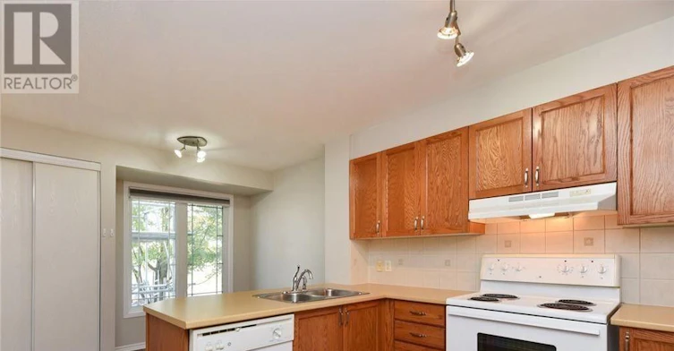 386 Crownridge Drive, Ottawa, ON, K2M 3A4 - 8