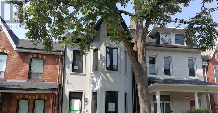 LOWUNIT-246 Lippincott Street, Toronto, ON, M5S 2P5