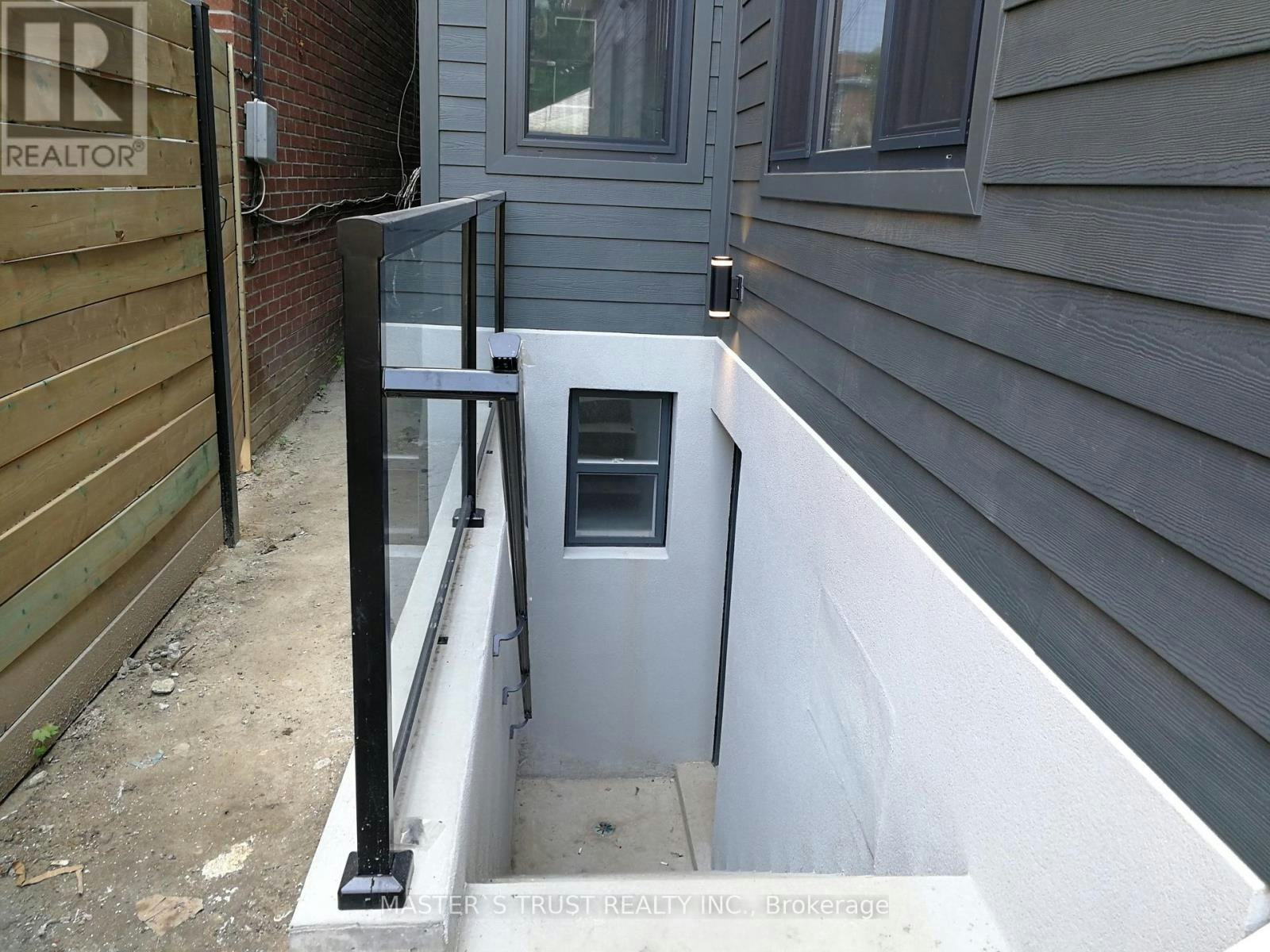 LOWUNIT-246 Lippincott Street, Toronto, ON, M5S 2P5 - 2