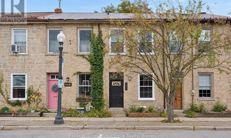 452 St Andrew Street W