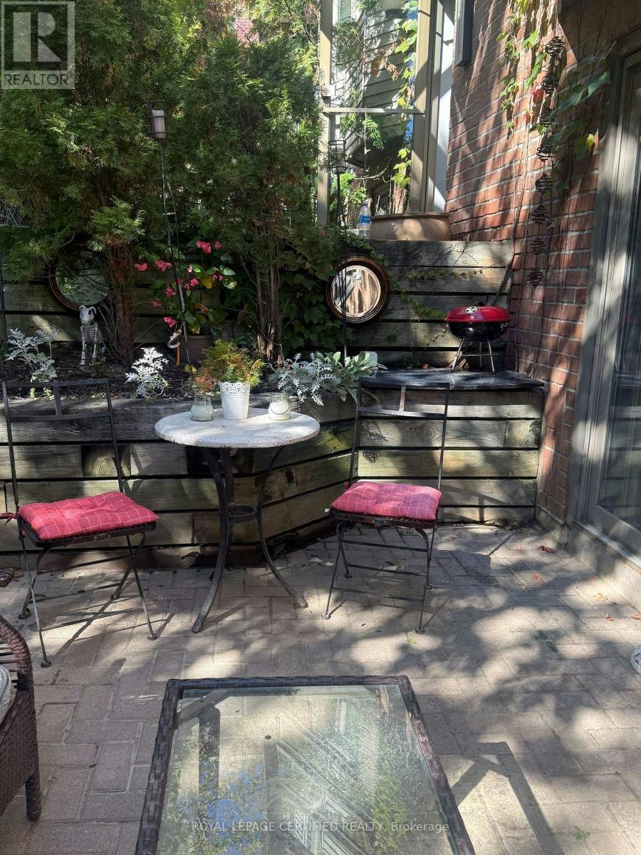 002-60 Kippendavie Avenue, Toronto, ON, M4L 3R5 - 12