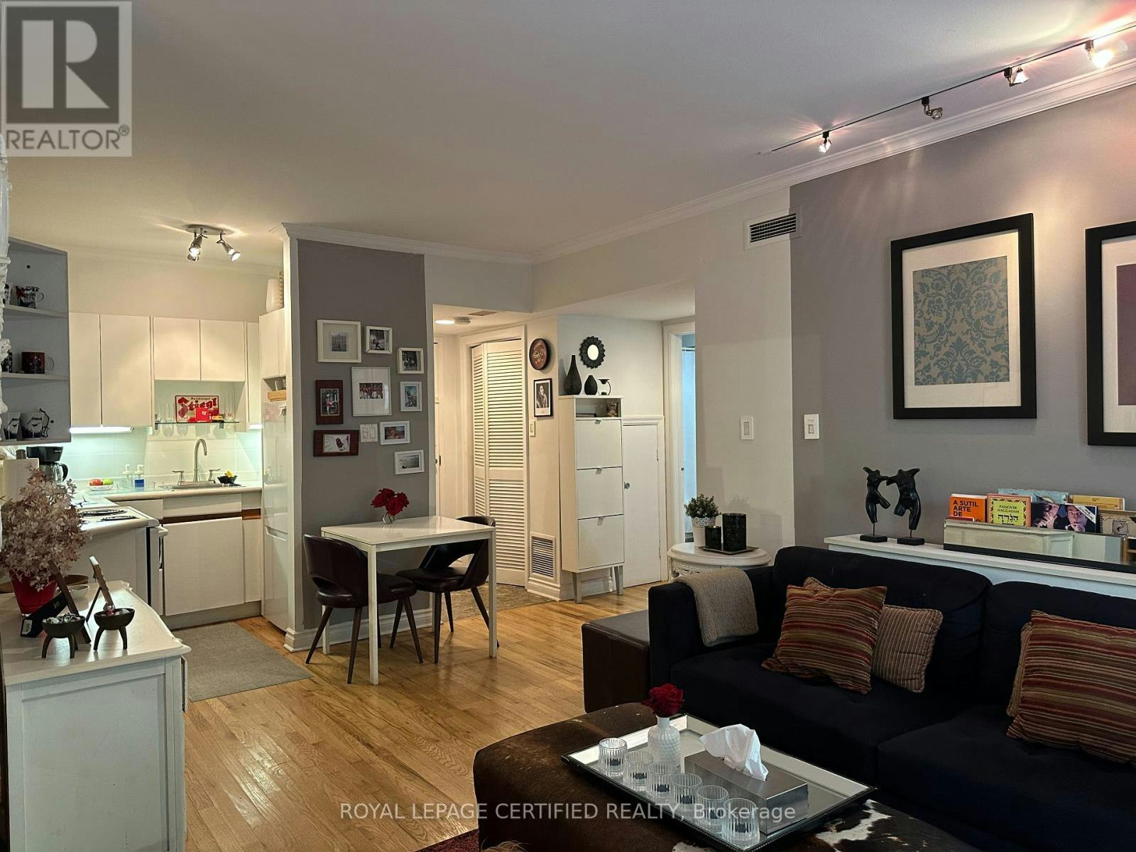 002-60 Kippendavie Avenue, Toronto, ON, M4L 3R5 - 3