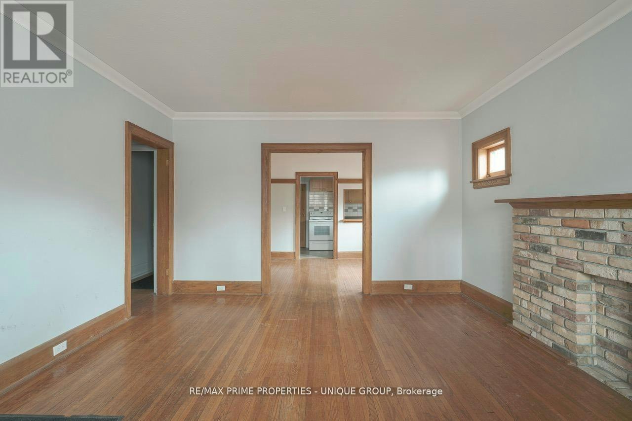 MAIN-1 Bonfield Avenue, Toronto, ON, M4E 1B9 - 2