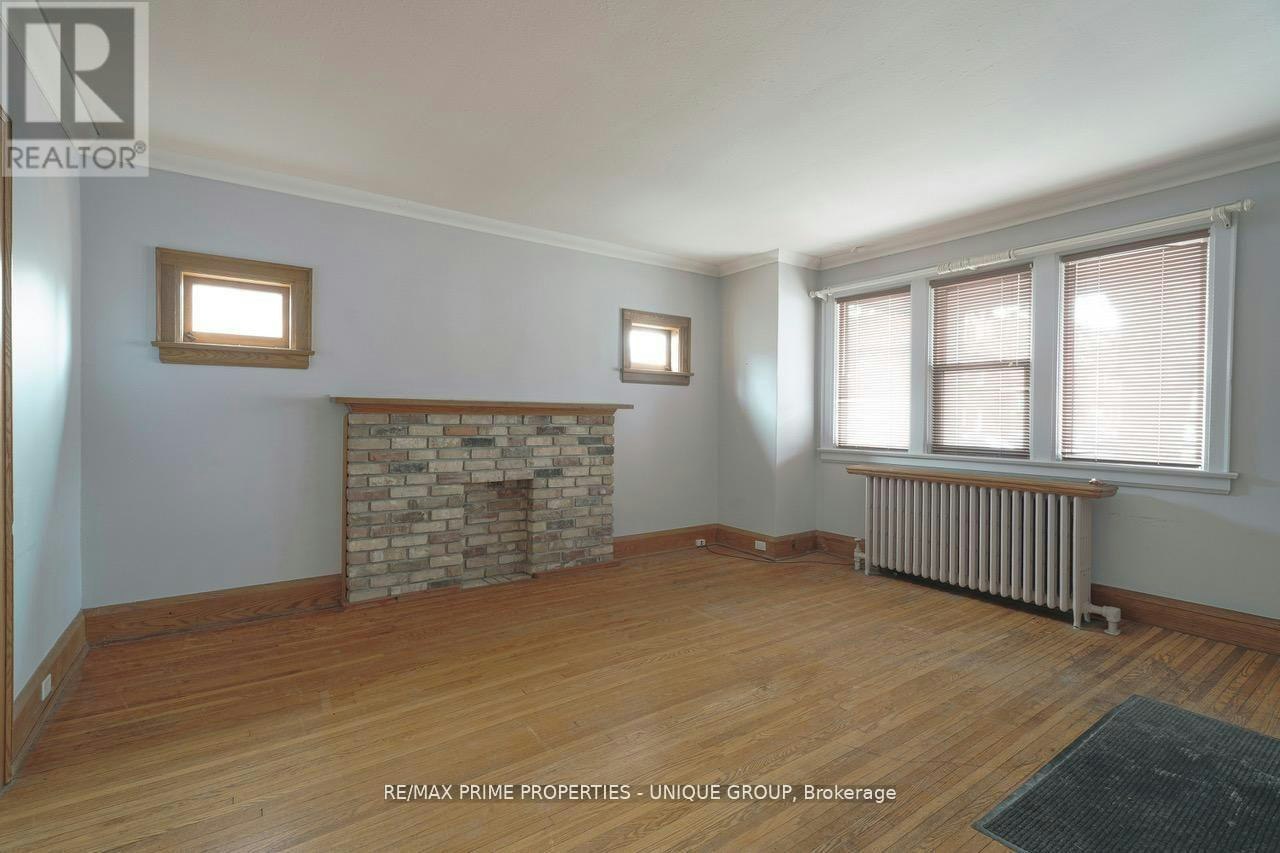 MAIN-1 Bonfield Avenue, Toronto, ON, M4E 1B9 - 3