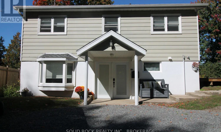 1127 Perry Lane