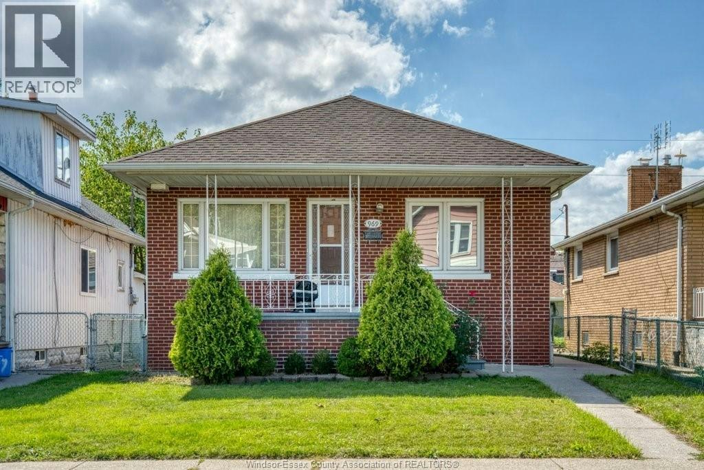 969 Langlois, Windsor, ON, N9A 2H2