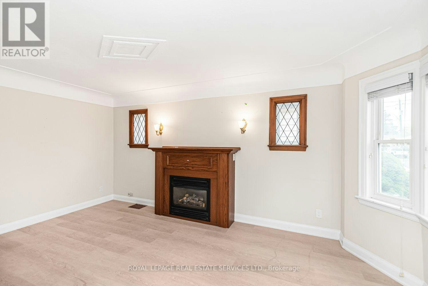 187 2nd Street WEST, Hamilton, ON, L9C 3G2 - 4