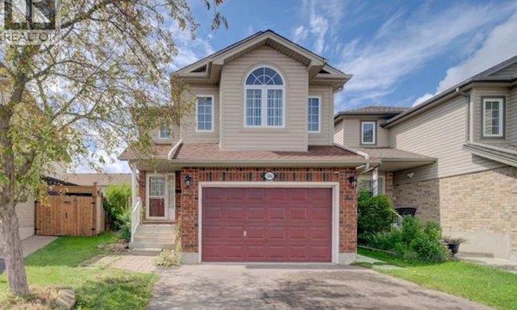 1064 Copper Leaf Crescent