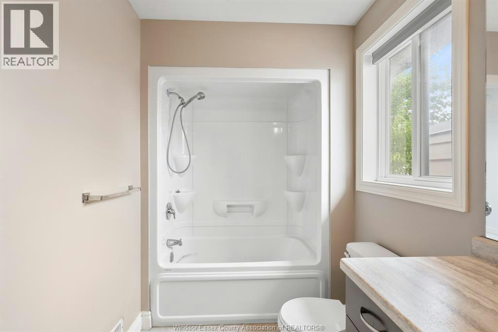 766 Irvine Avenue, Windsor, ON, N8X 2T2 - 23