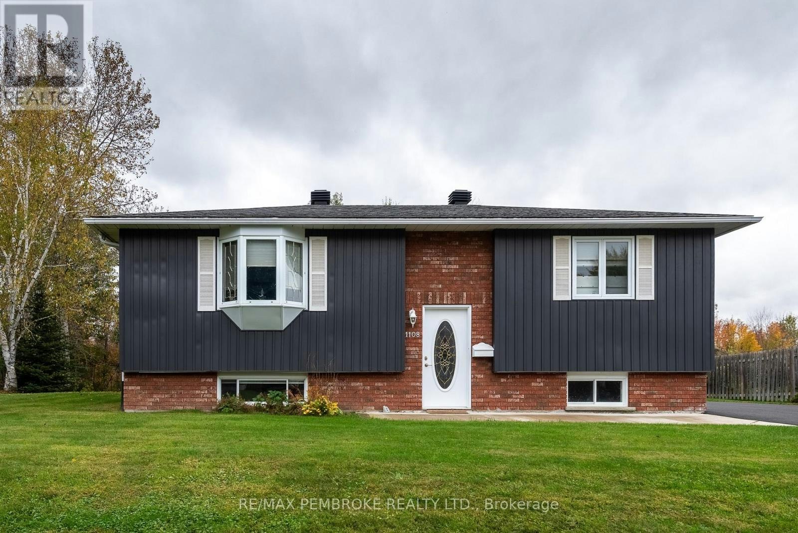 1108 Boundary Road, Pembroke, ON, K8A 7X1