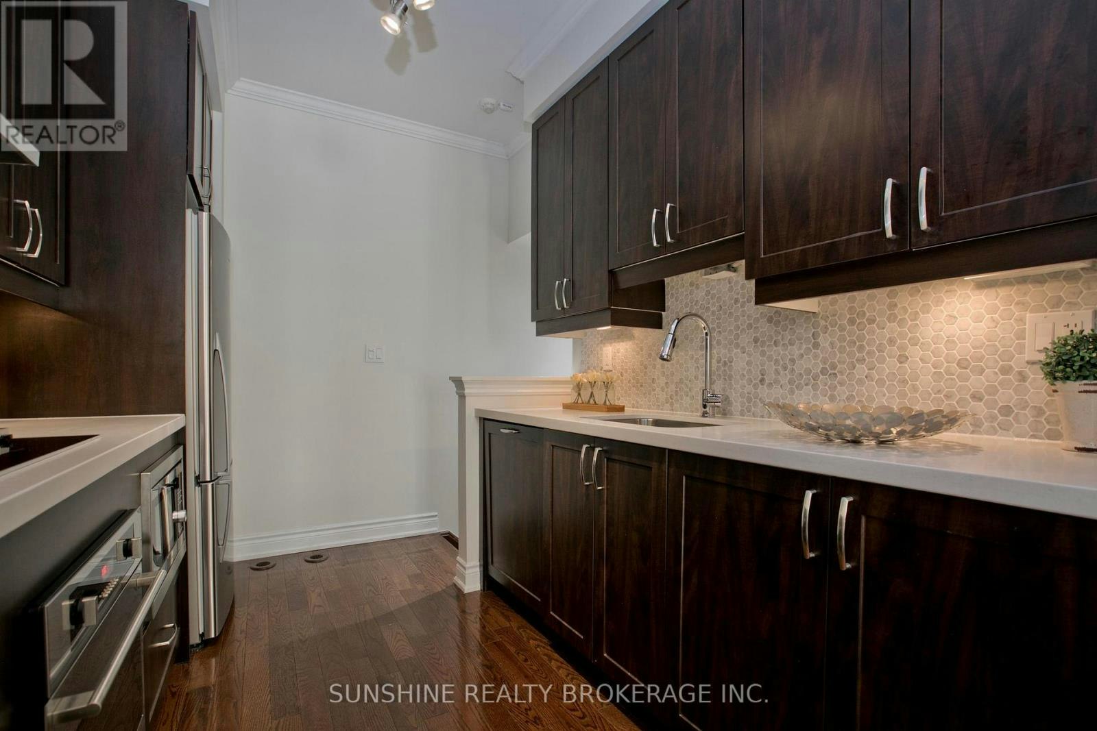 12-20 Hargrave Lane, Toronto, ON, M4N 0A4 - 12