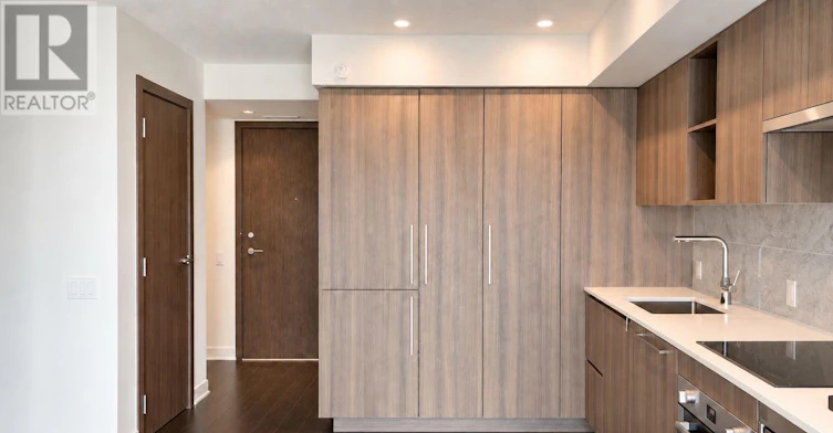 1608-19 Bathurst Street, Toronto, ON, M5V 0N2 - 4