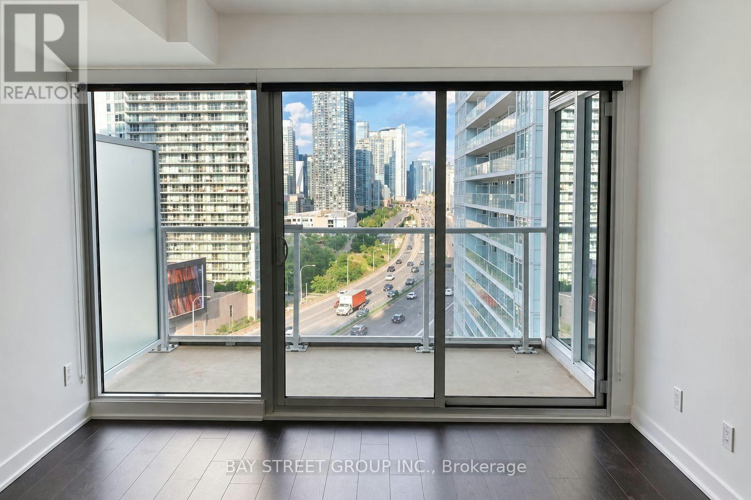 1608-19 Bathurst Street, Toronto, ON, M5V 0N2 - 8