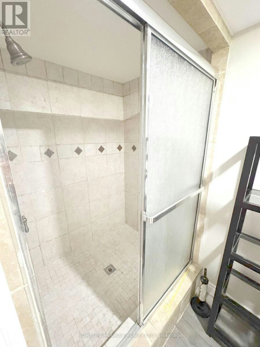 925 Byron Street N, Whitby, ON, L1N 4P2 - 8