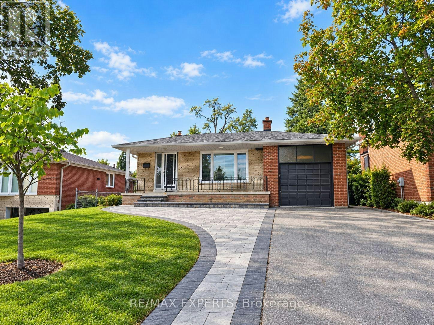 24 Roskell Crescent, Toronto, ON, M3J 1E1