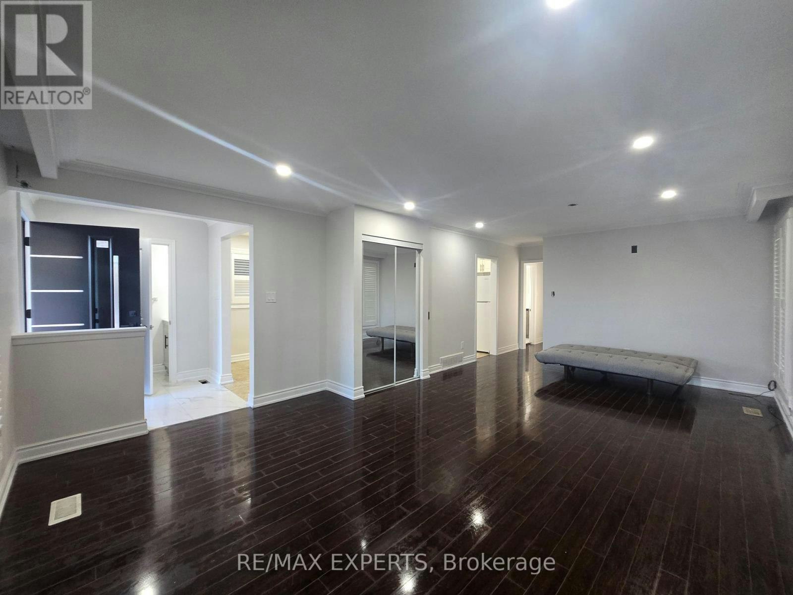 24 Roskell Crescent, Toronto, ON, M3J 1E1 - 7