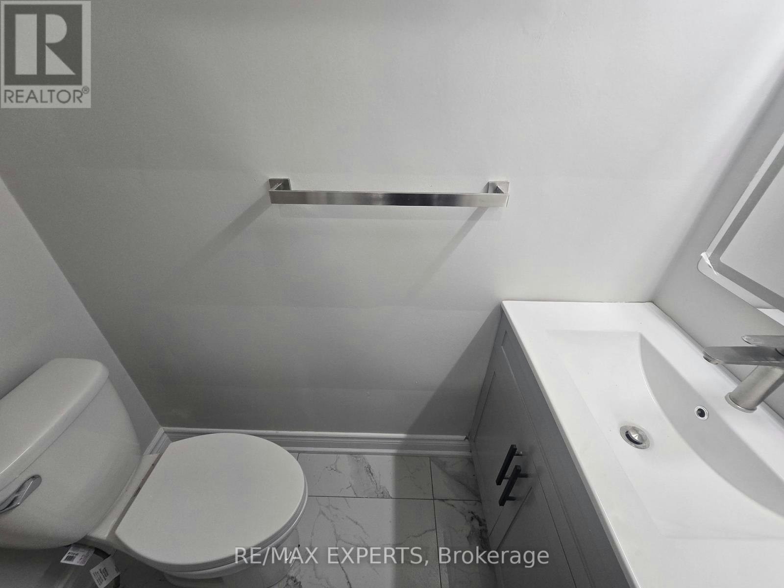 24 Roskell Crescent, Toronto, ON, M3J 1E1 - 11