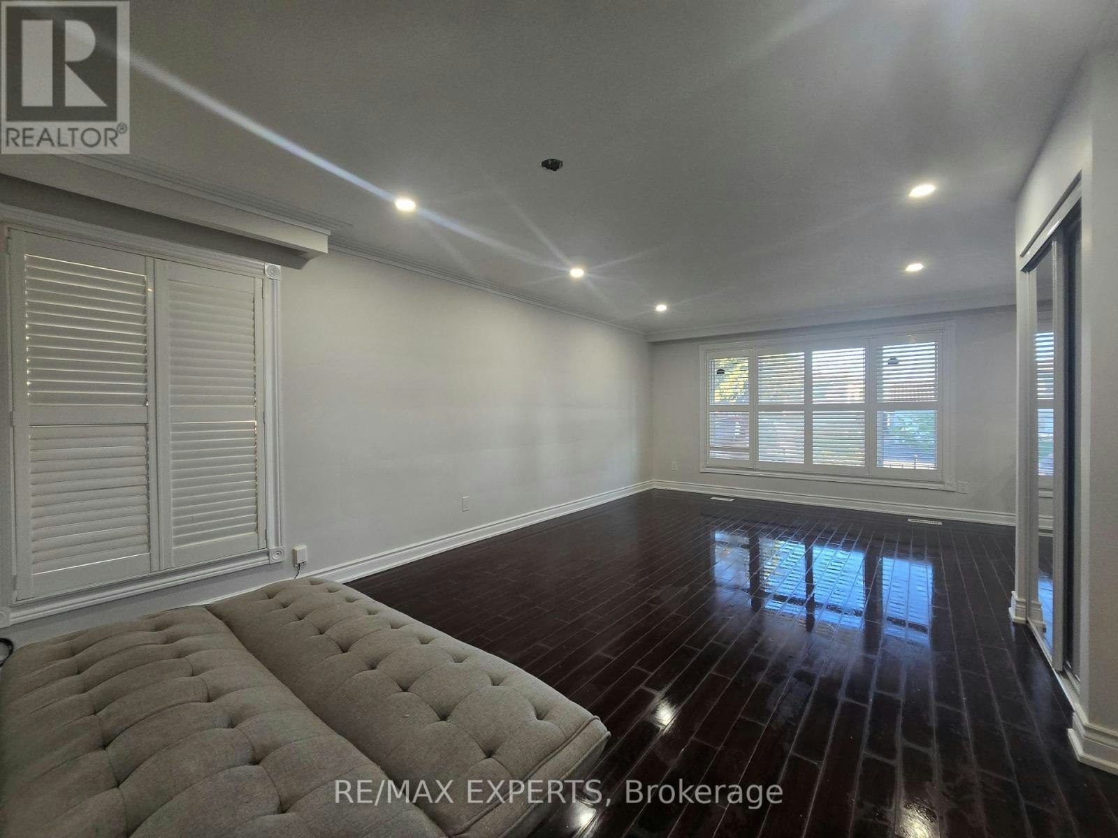 24 Roskell Crescent, Toronto, ON, M3J 1E1 - 4