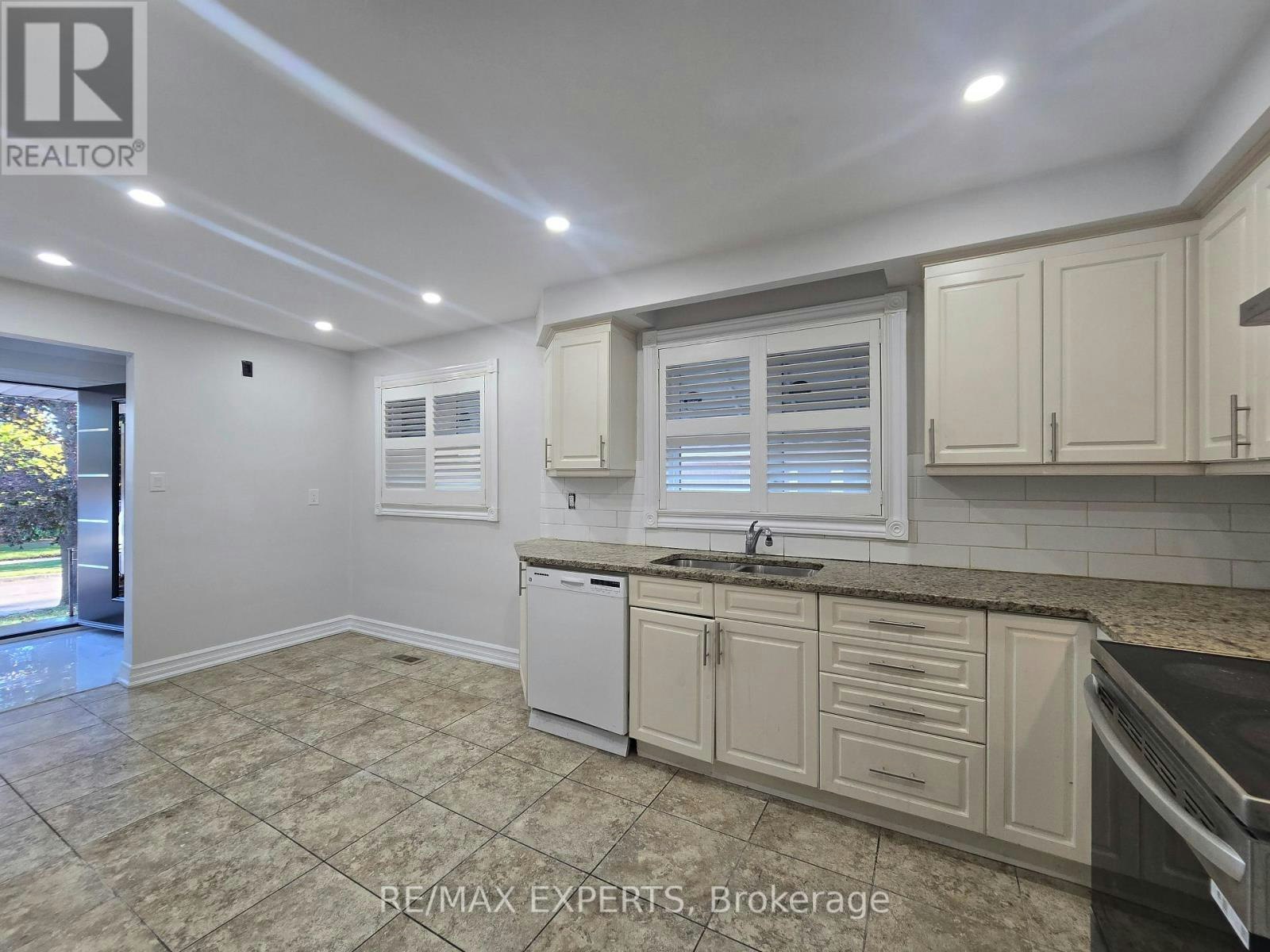 24 Roskell Crescent, Toronto, ON, M3J 1E1 - 10
