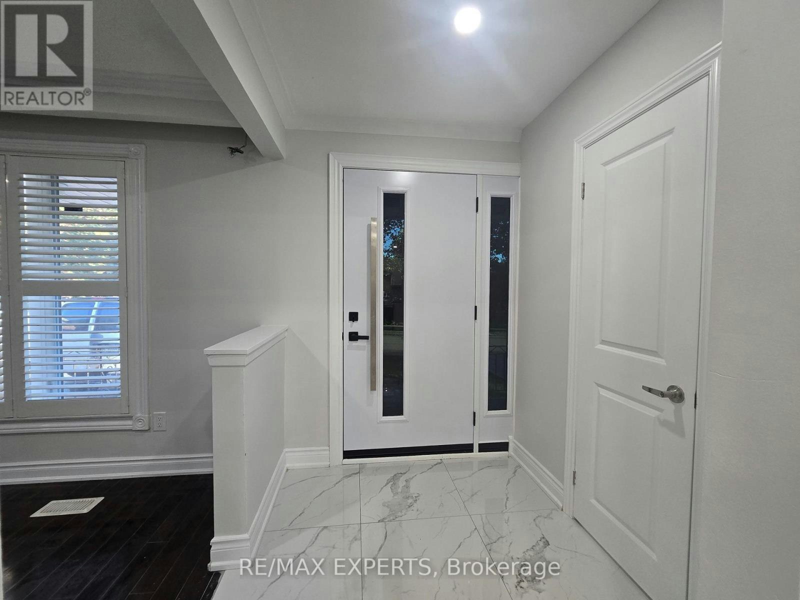 24 Roskell Crescent, Toronto, ON, M3J 1E1 - 3