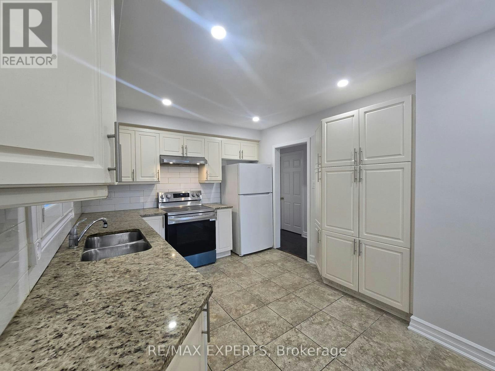 24 Roskell Crescent, Toronto, ON, M3J 1E1 - 9