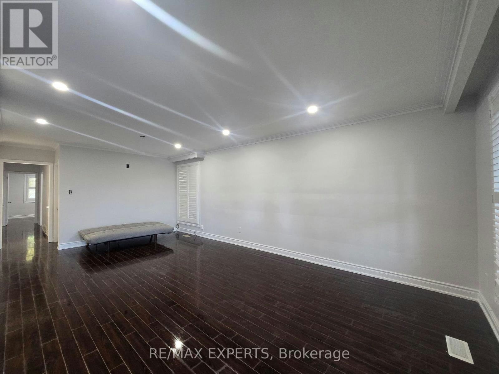 24 Roskell Crescent, Toronto, ON, M3J 1E1 - 5