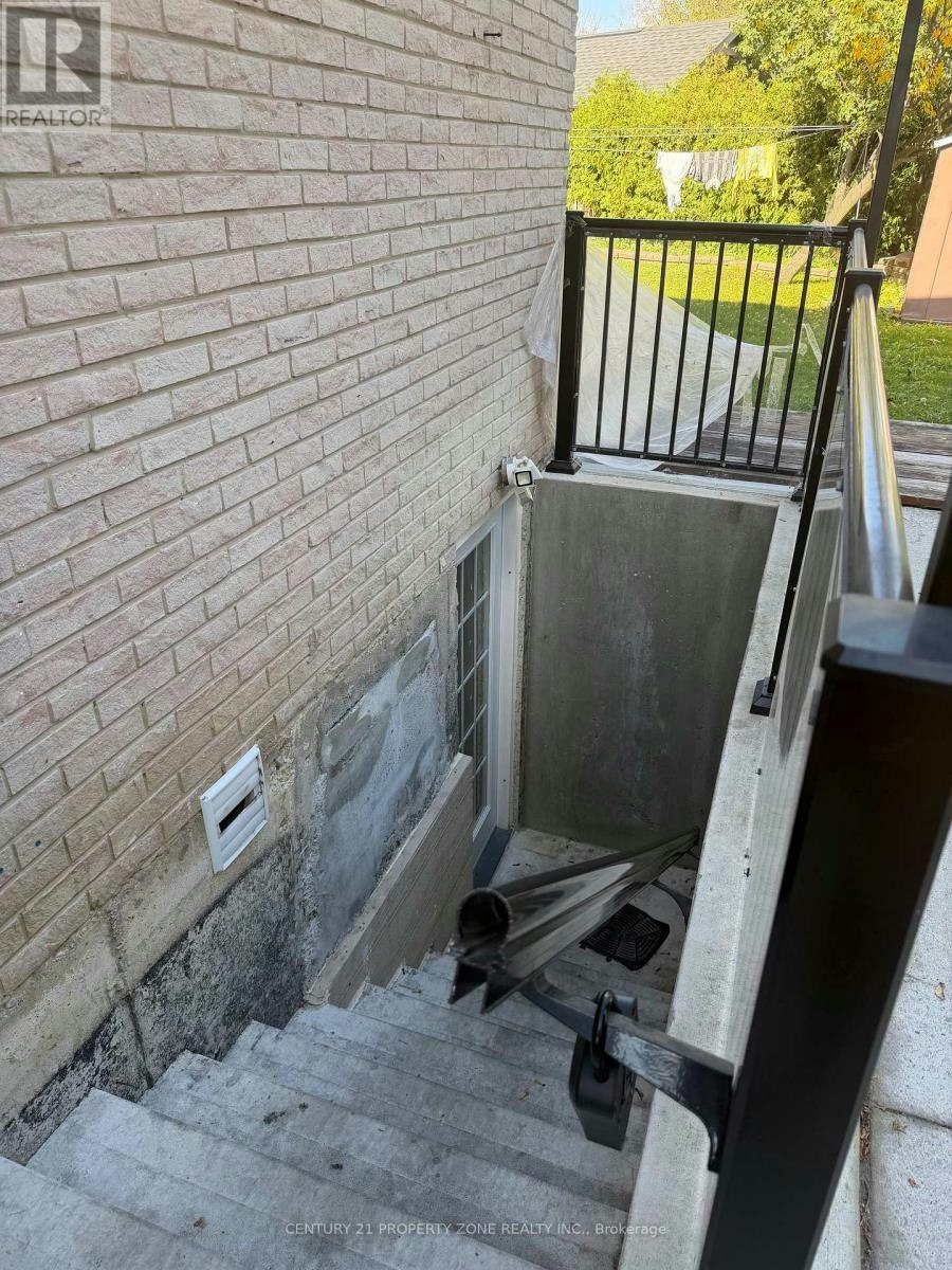 68 Merton Road, Brampton, ON, L6V 2V6 - 2