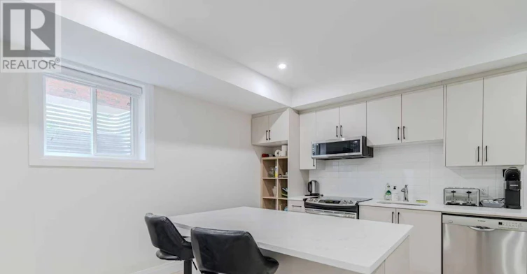 B-819 Aaron Avenue, Ottawa, ON, K2A 3P1 - 8