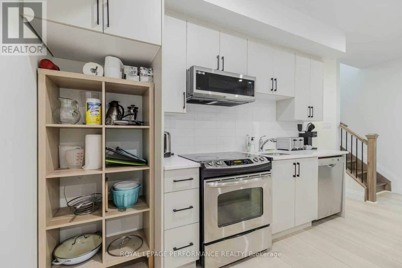 B-819 Aaron Avenue, Ottawa, ON, K2A 3P1 - 9