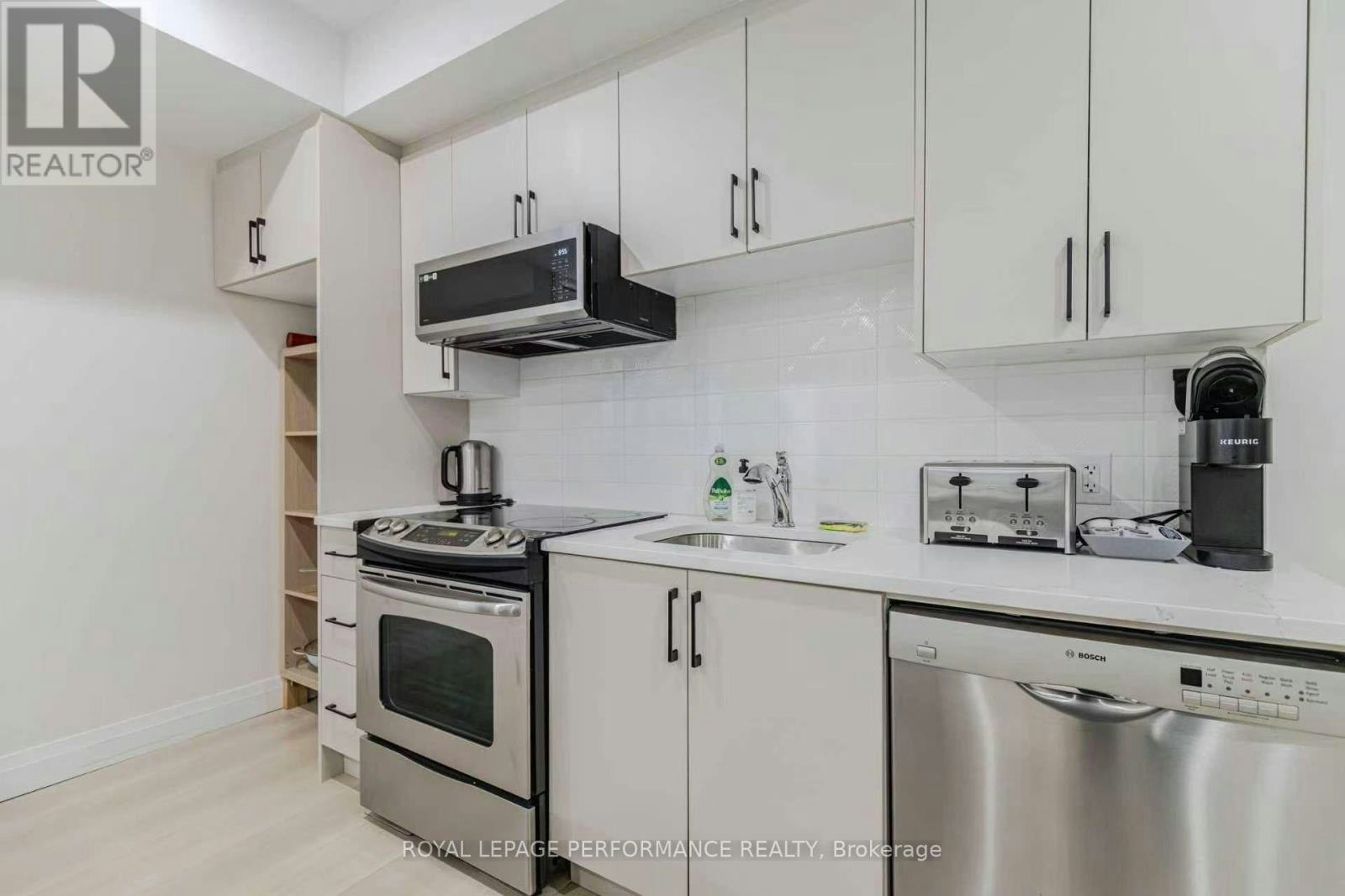 B-819 Aaron Avenue, Ottawa, ON, K2A 3P1 - 12