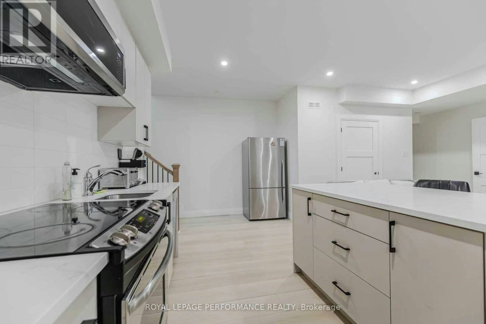 B-819 Aaron Avenue, Ottawa, ON, K2A 3P1 - 10