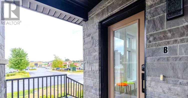 B-819 Aaron Avenue, Ottawa, ON, K2A 3P1 - 2