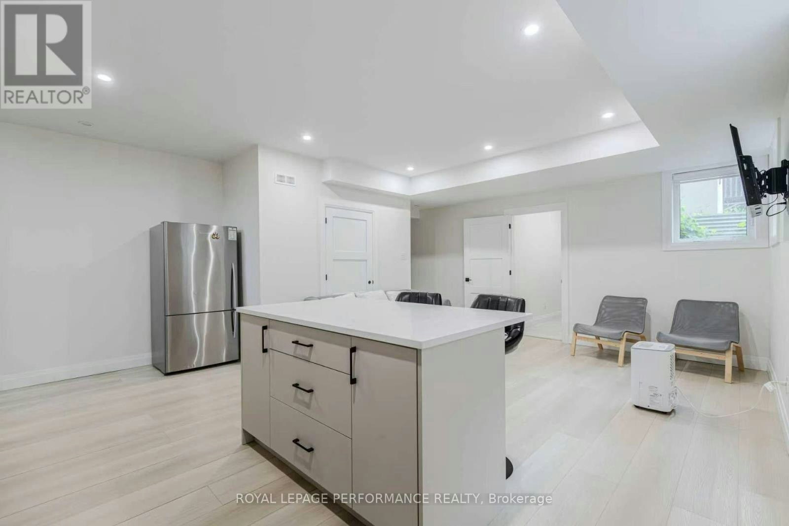 B-819 Aaron Avenue, Ottawa, ON, K2A 3P1 - 11