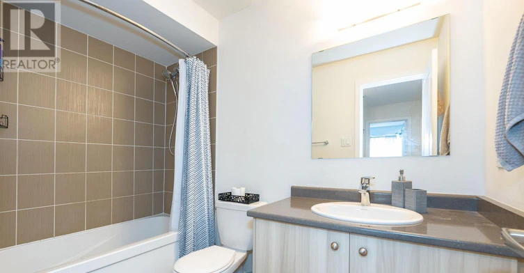 26 Pallock Hill Way, Whitby, ON, L1R 0N5 - 27