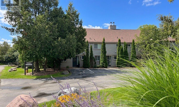 130 Escarpment Crescent