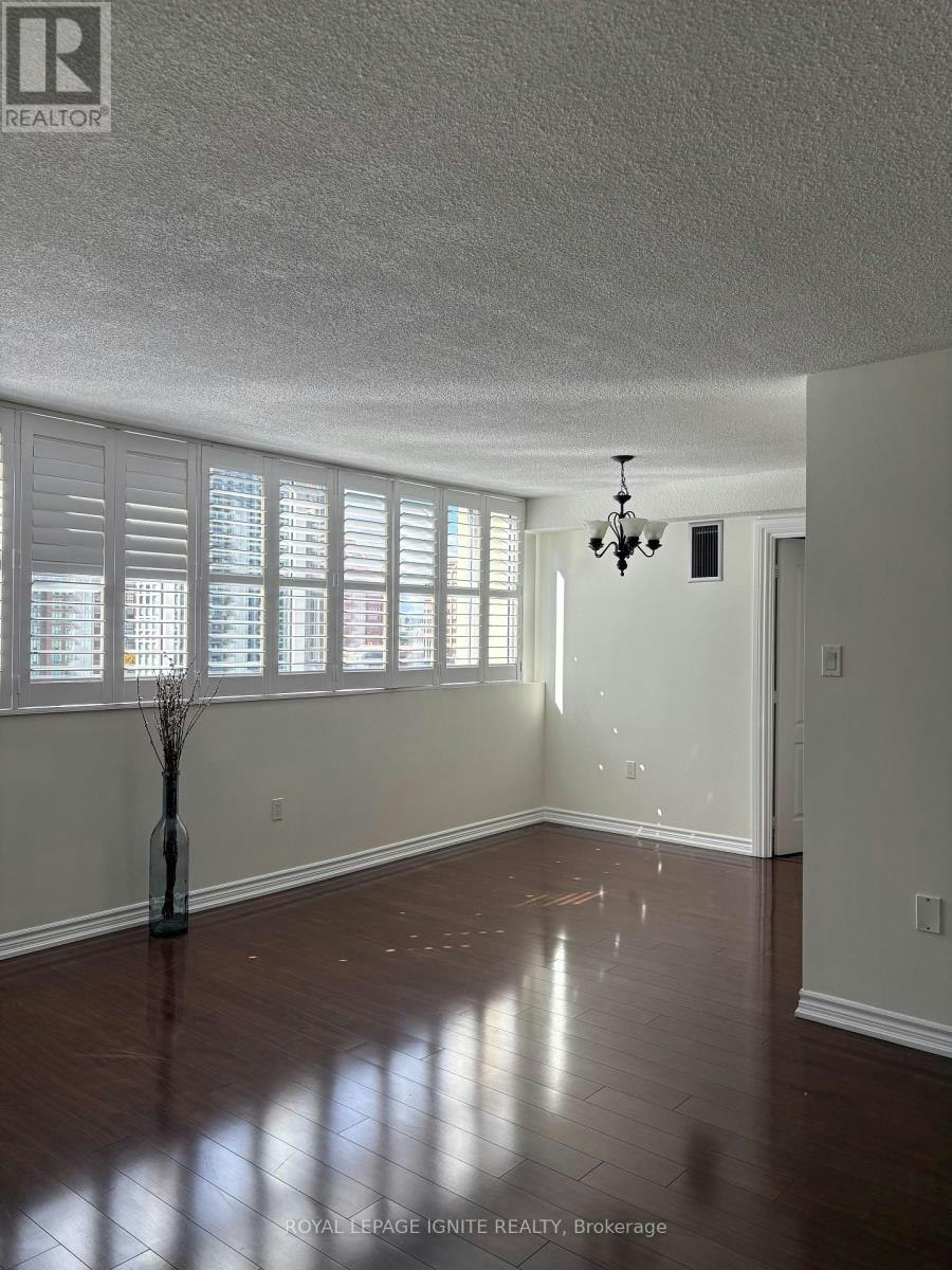 1105-3590 Kaneff Crescent, Mississauga, ON, L5A 3X3