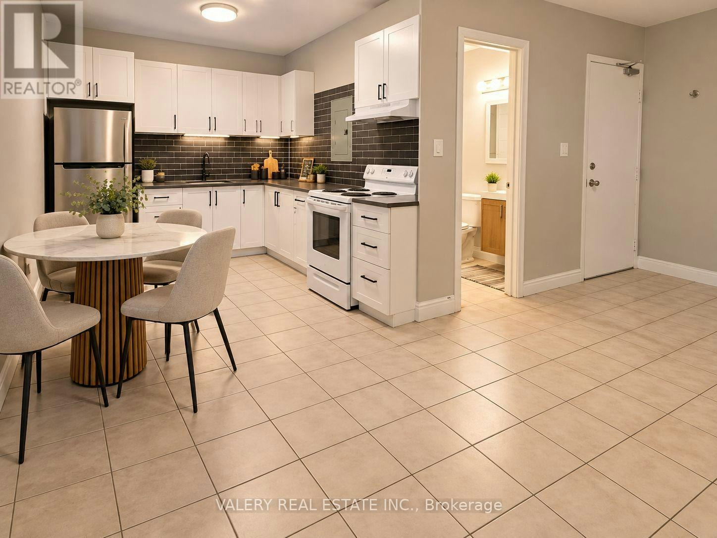 B3-815 Kennedy Road, Toronto, ON, M1K 2E3 2