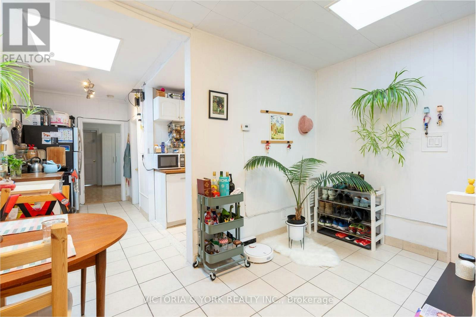 1446 Dundas Street W, Toronto, ON, M6J 1Y6 - 9
