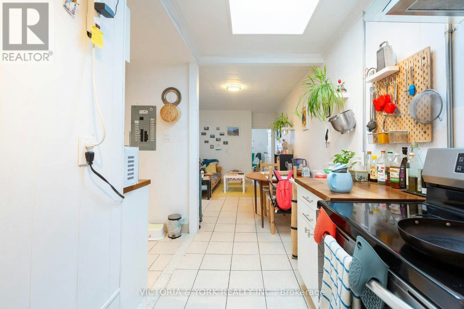 1446 Dundas Street W, Toronto, ON, M6J 1Y6 - 5