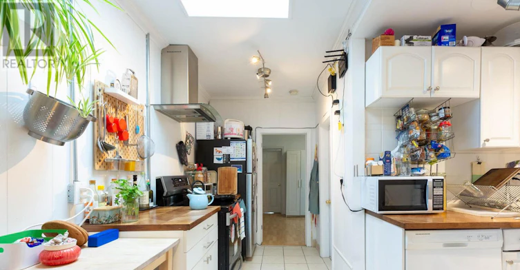 1446 Dundas Street W, Toronto, ON, M6J 1Y6 - 8