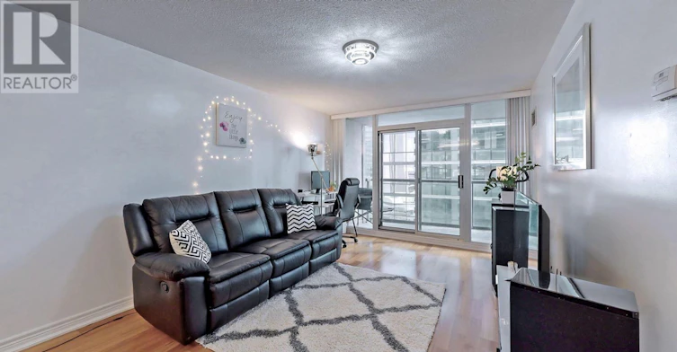 1907-30 Grand Trunk Crescent, Toronto, ON, M5J 3A4 - 3