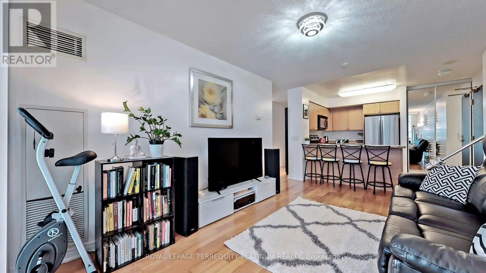 1907-30 Grand Trunk Crescent, Toronto, ON, M5J 3A4 - 5