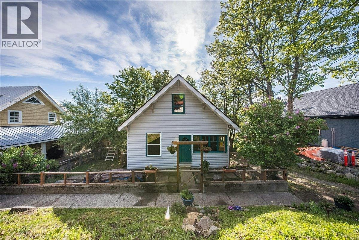 2050 Georgia Street, Rossland, BC, V0G 1Y0